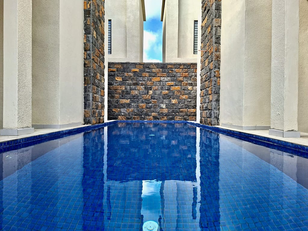 Piscine de la résidence Le Solaris à Flic-en-Flac à l’île Maurice, résidence de quatre appartements avec location de vacances pour 6 personnes.